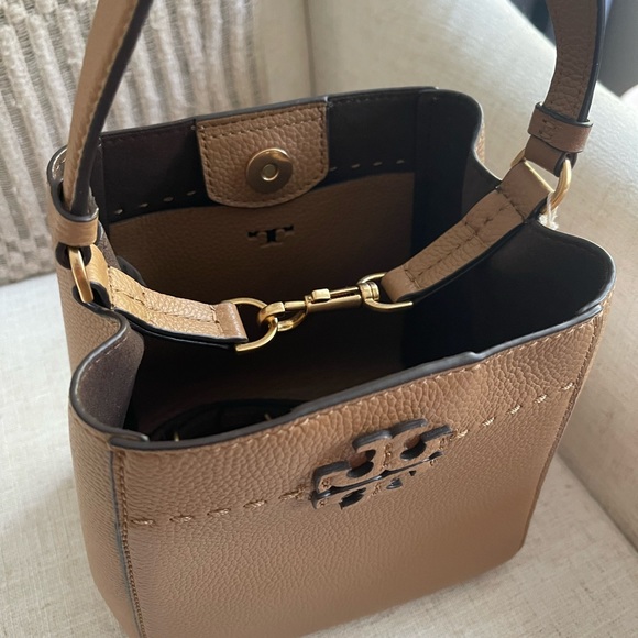 Tory Burch Small McGraw Bucket Bag - Picture 12 of 15
